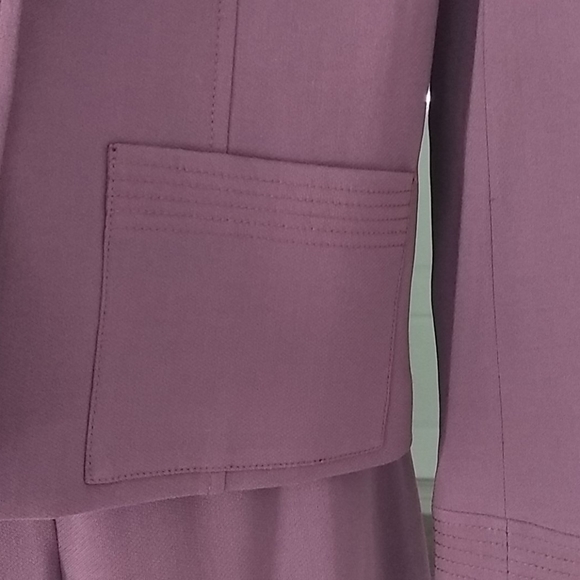 St John suit - Picture 5 of 9